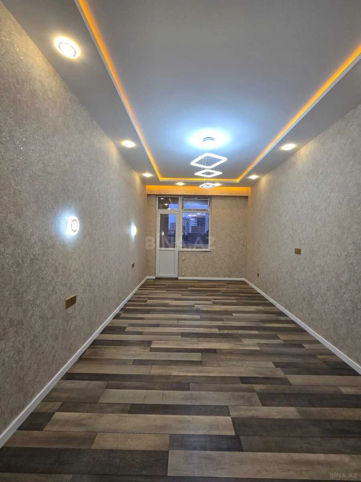 Satılır 3 otaqlı mənzil 149 m²