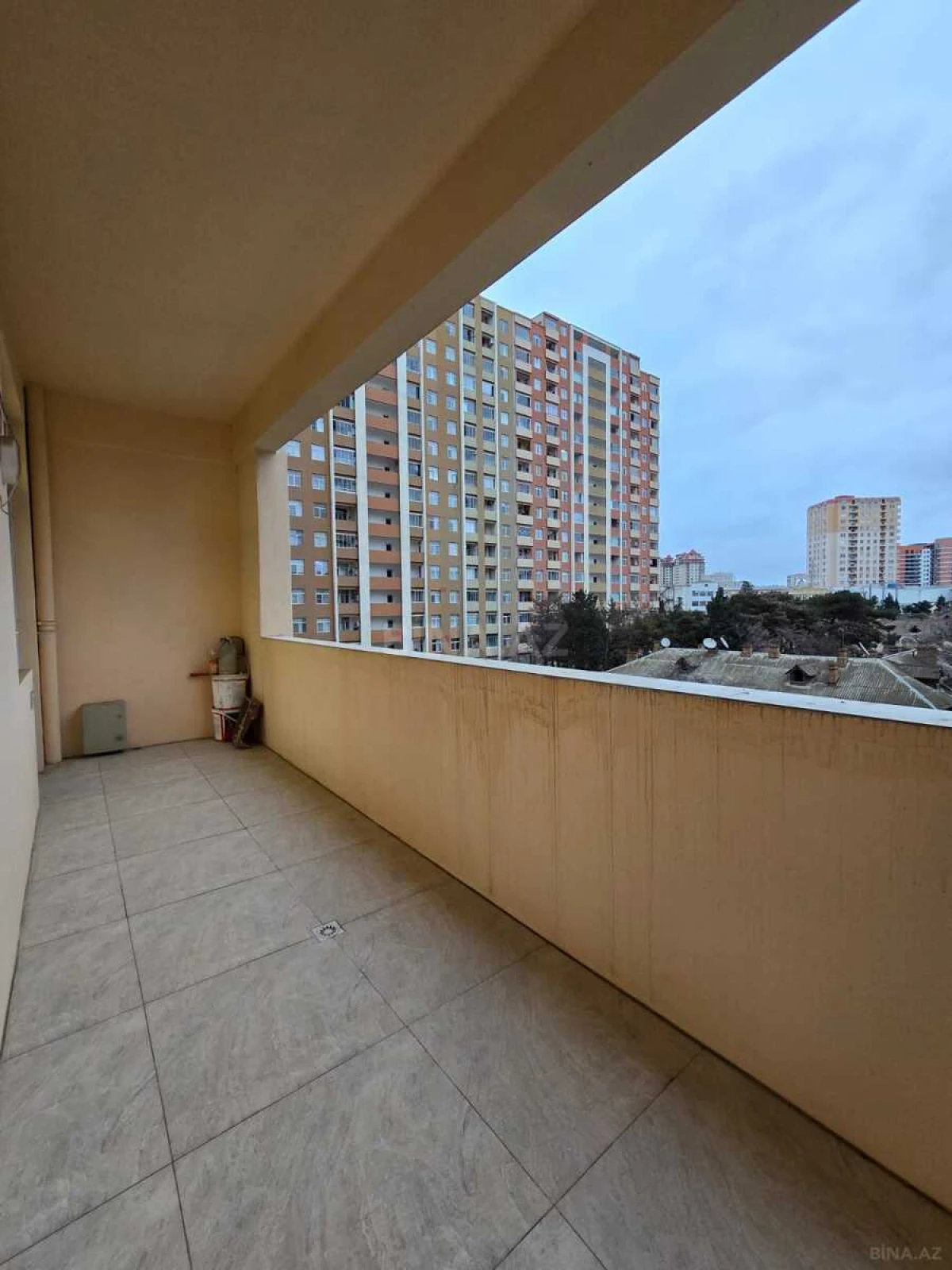 Satılır 3 otaqlı mənzil 149 m²
