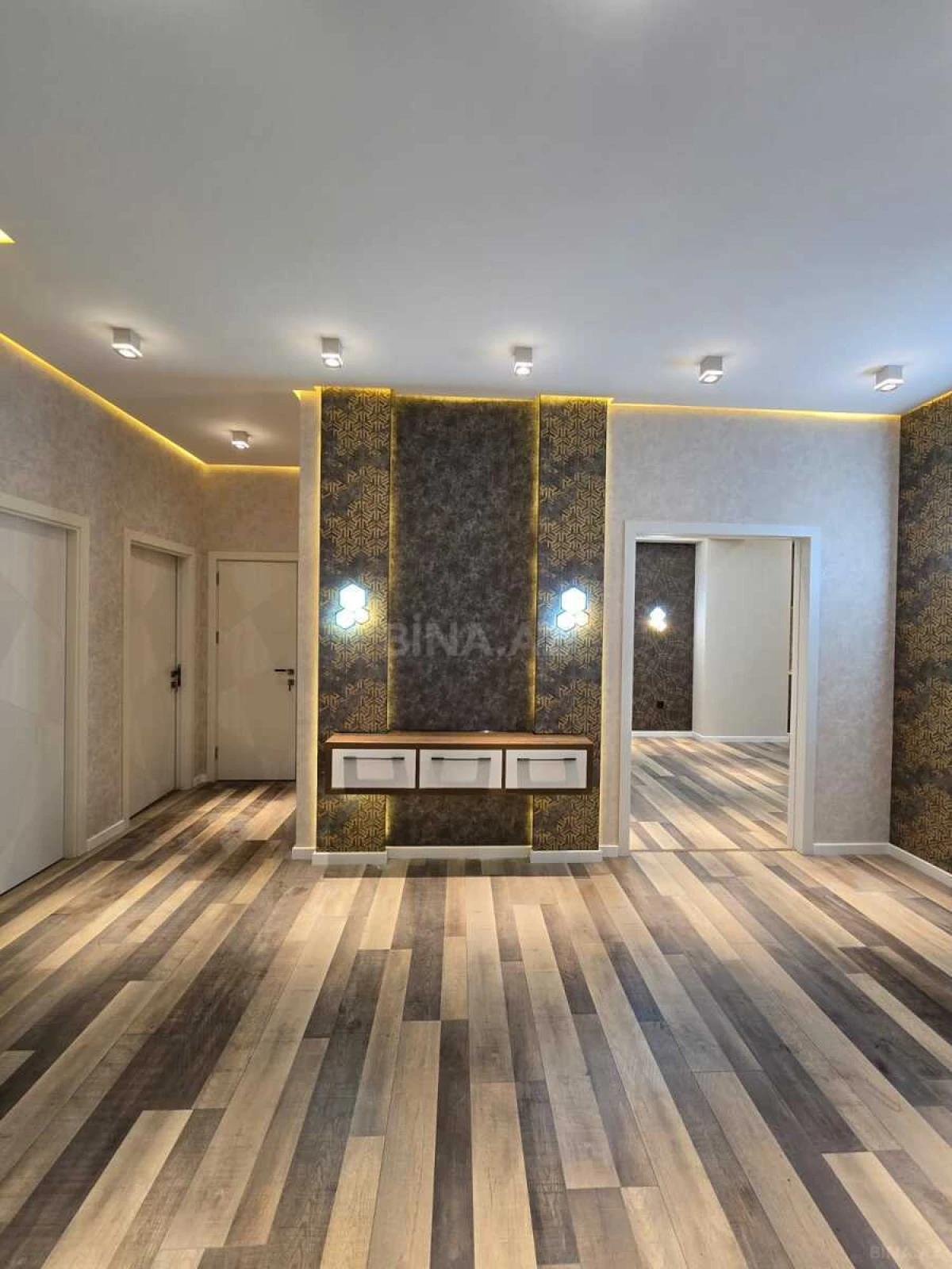 Satılır 3 otaqlı mənzil 149 m²