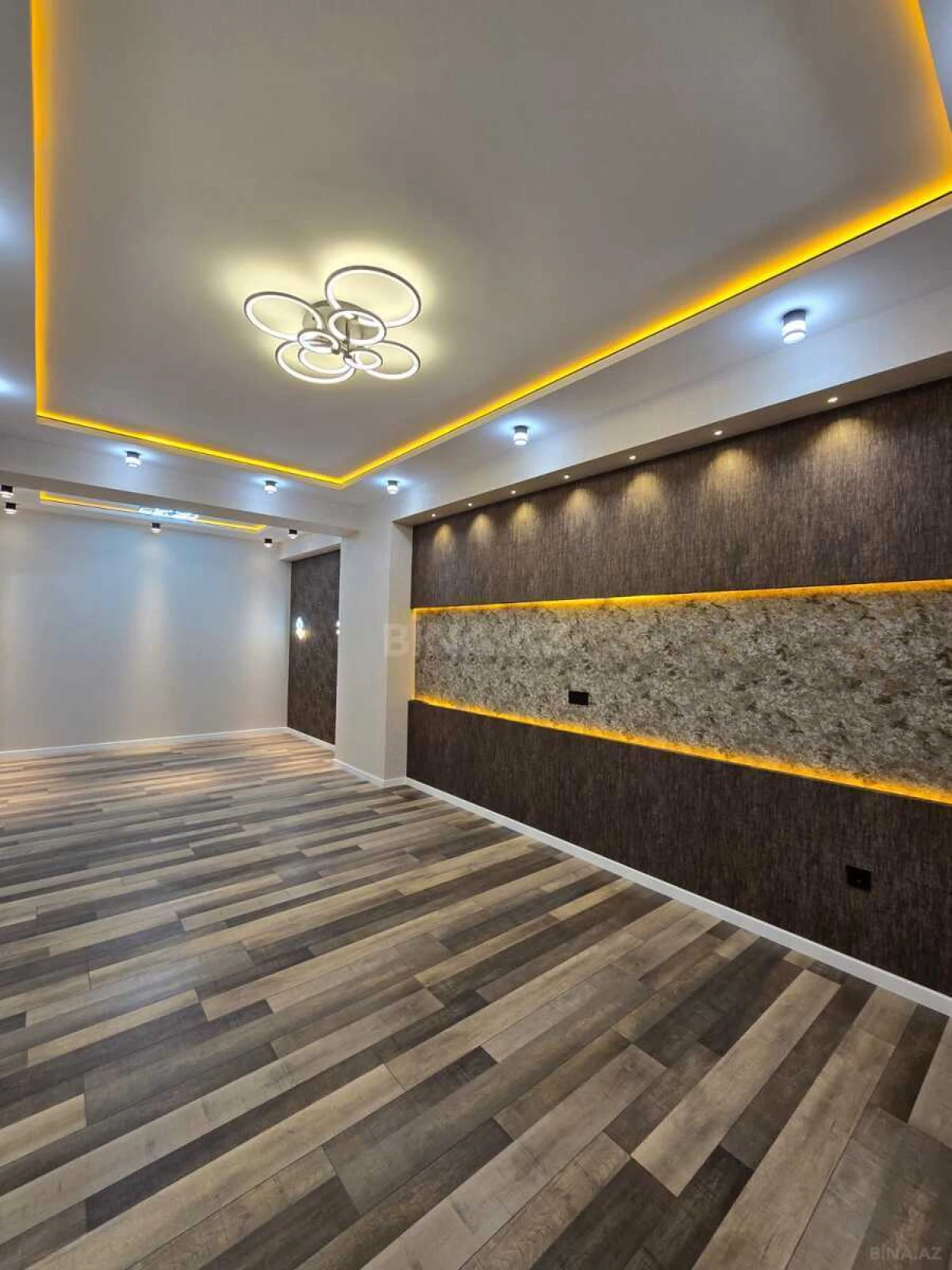 Satılır 3 otaqlı mənzil 149 m²