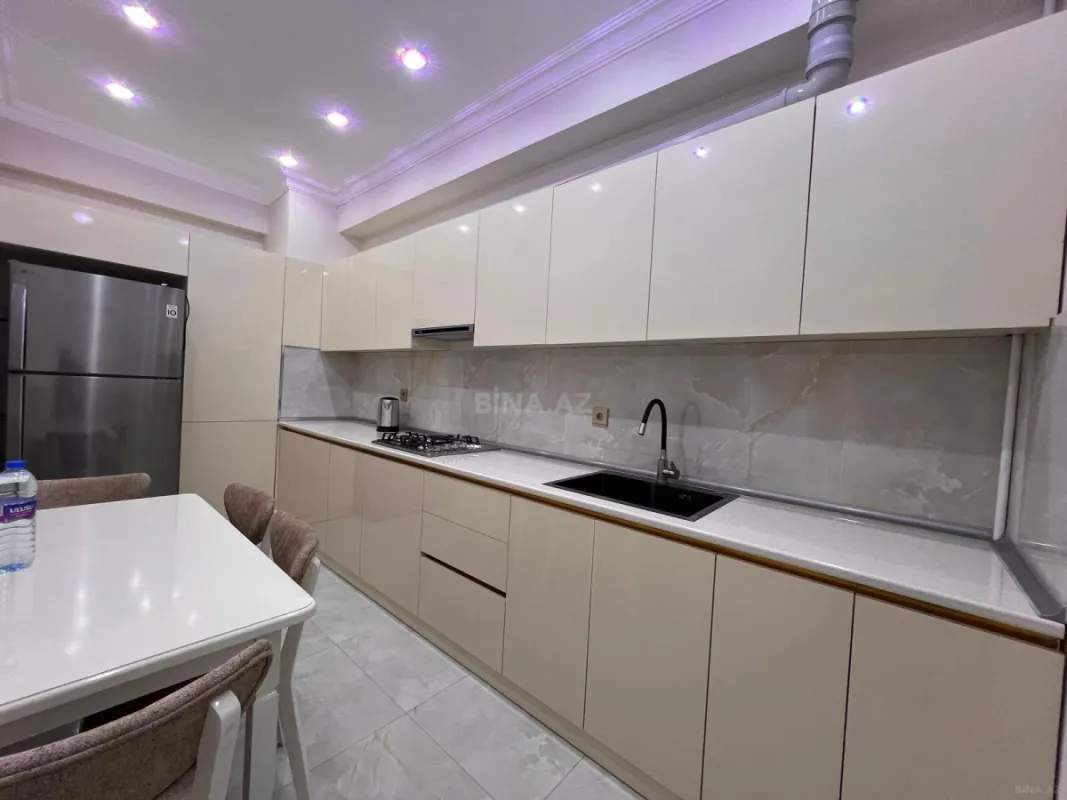 Kirayə verilir 3 otaqlı mənzil 92 m²