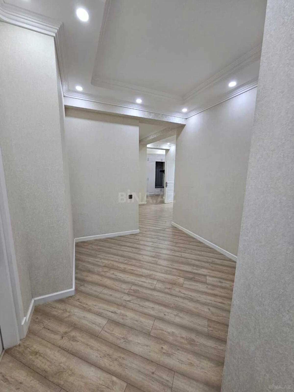 Satılır 3 otaqlı mənzil 125 m²