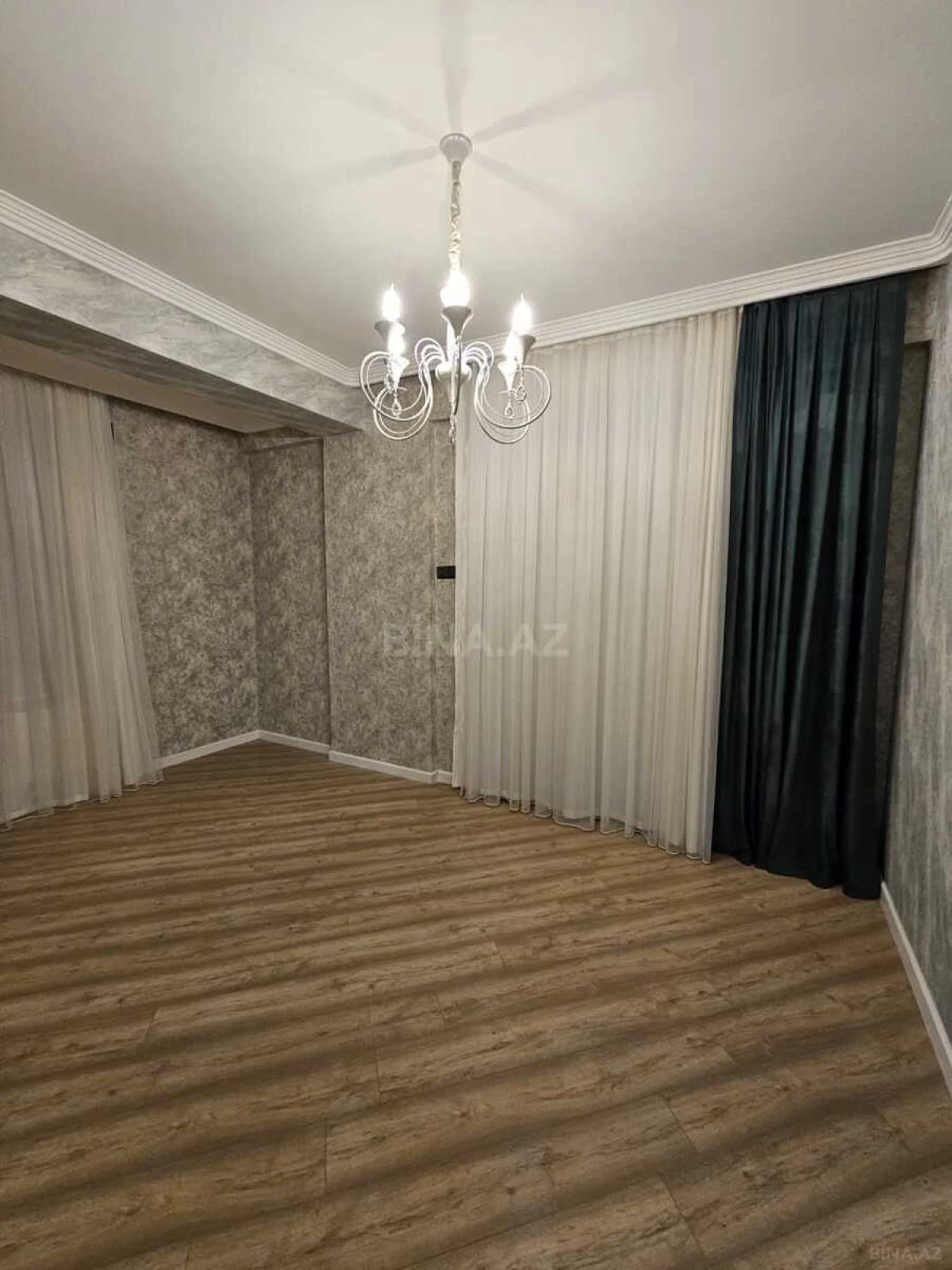 Satılır 3 otaqlı mənzil 125 m²