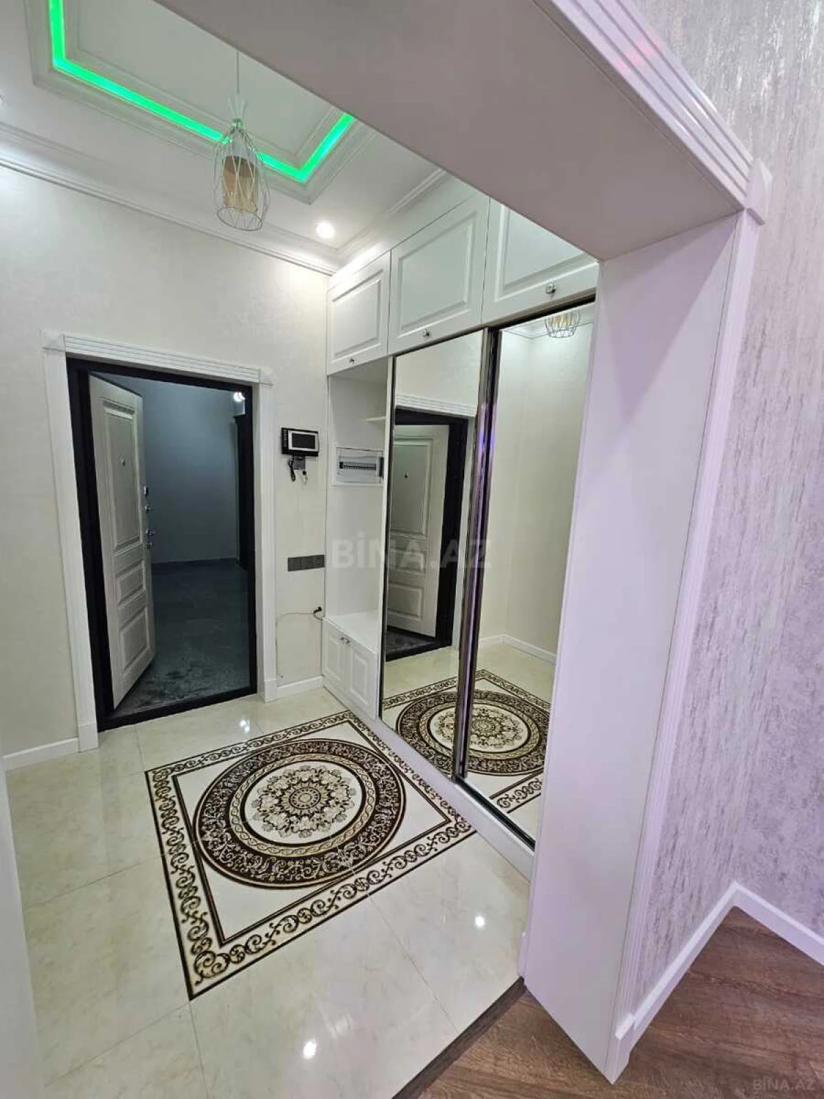 Satılır 2 otaqlı mənzil 100 m²