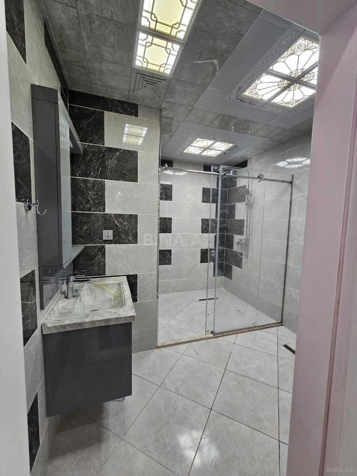 Satılır 2 otaqlı mənzil 100 m²