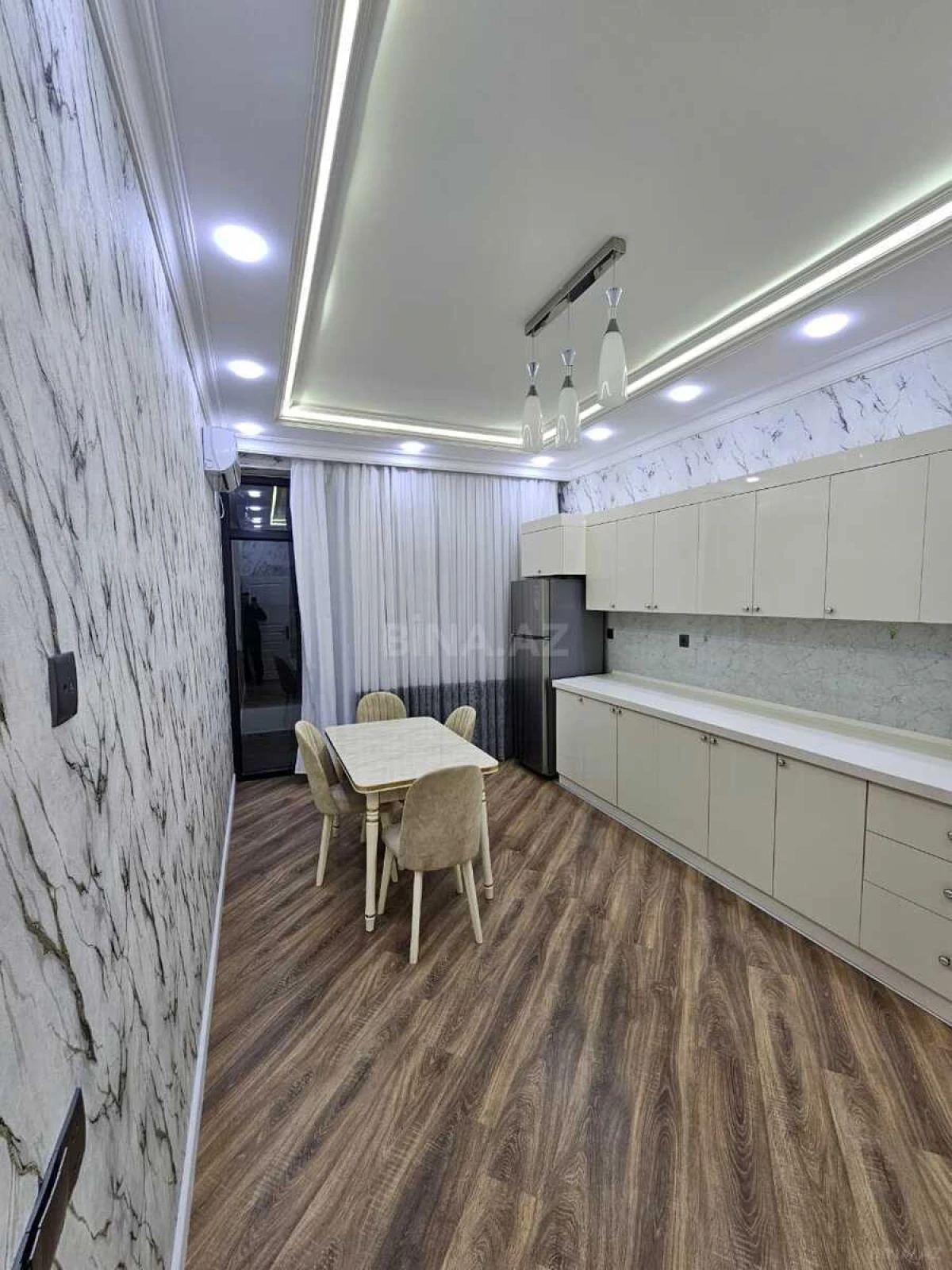 Satılır 2 otaqlı mənzil 100 m²