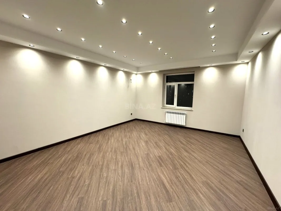 Satılır 3 otaqlı mənzil 140 m²