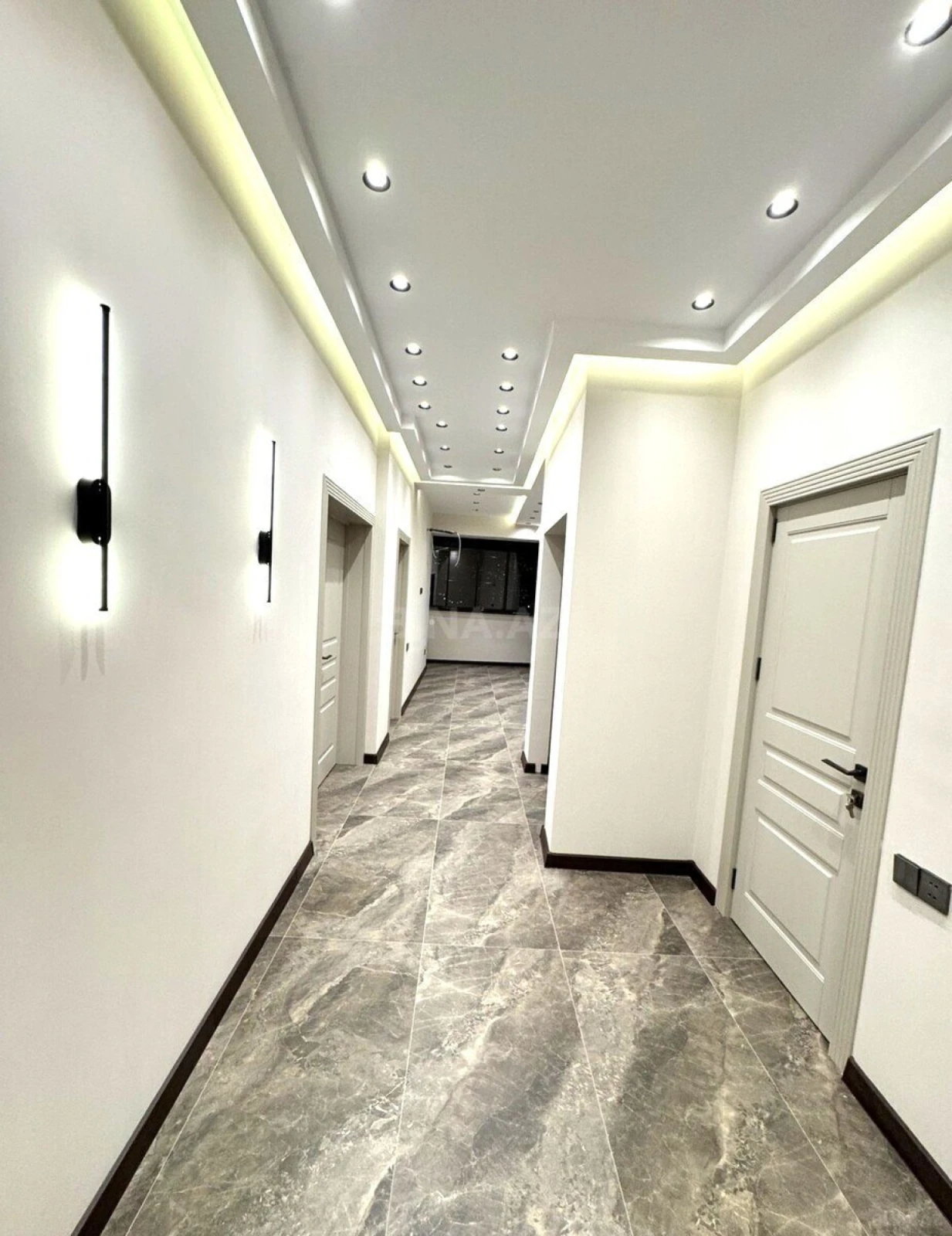 Satılır 3 otaqlı mənzil 140 m²