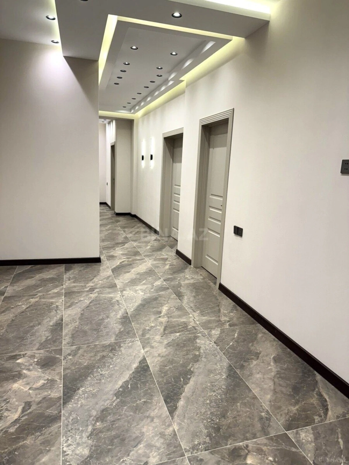 Satılır 3 otaqlı mənzil 140 m²