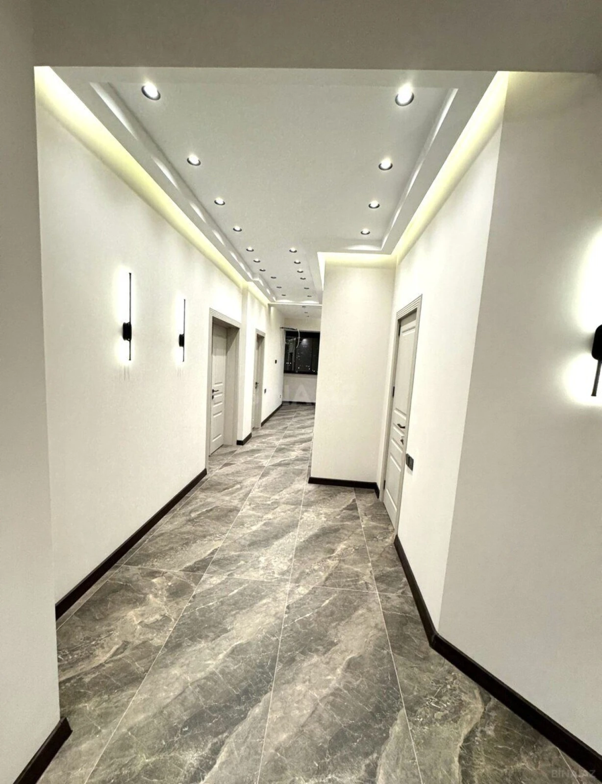 Satılır 3 otaqlı mənzil 140 m²