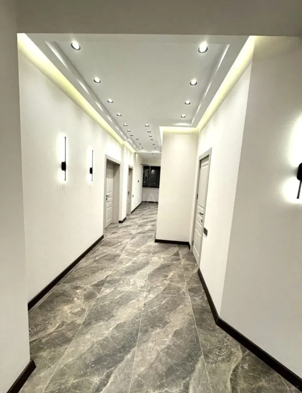 Satılır 3 otaqlı mənzil 140 m²