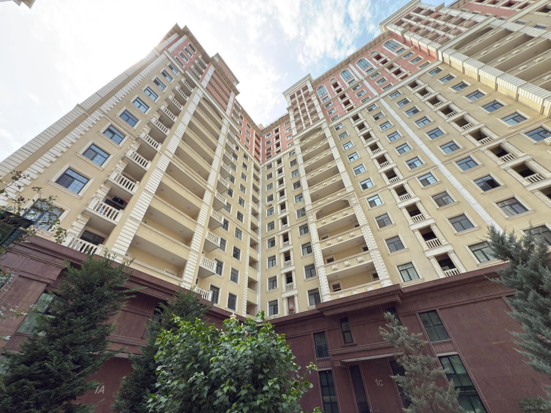 Satılır 2 otaqlı mənzil 68 m²