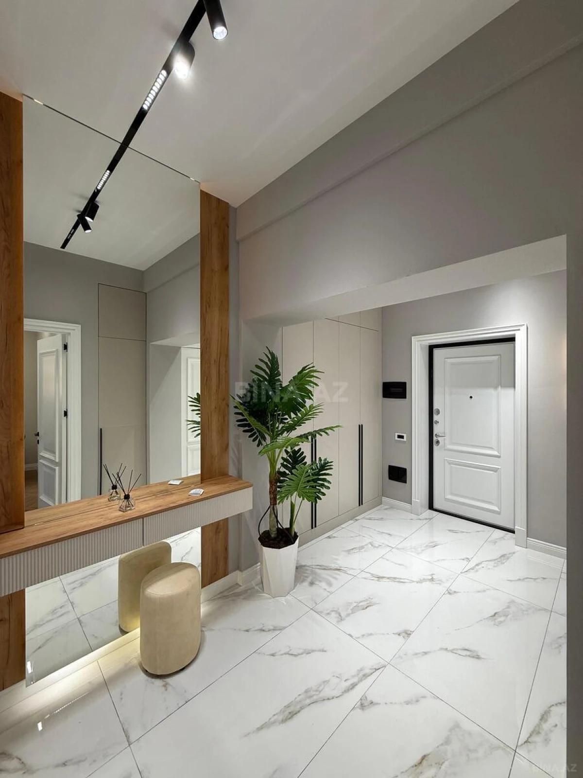 Satılır 2 otaqlı mənzil 68 m²