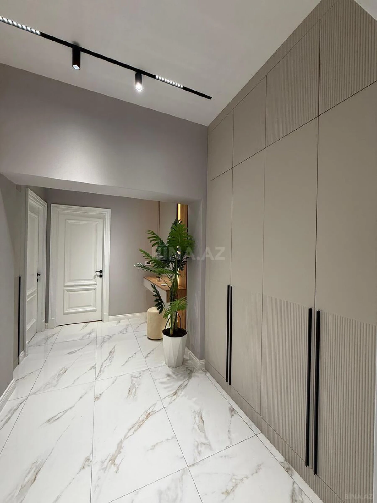 Satılır 2 otaqlı mənzil 68 m²