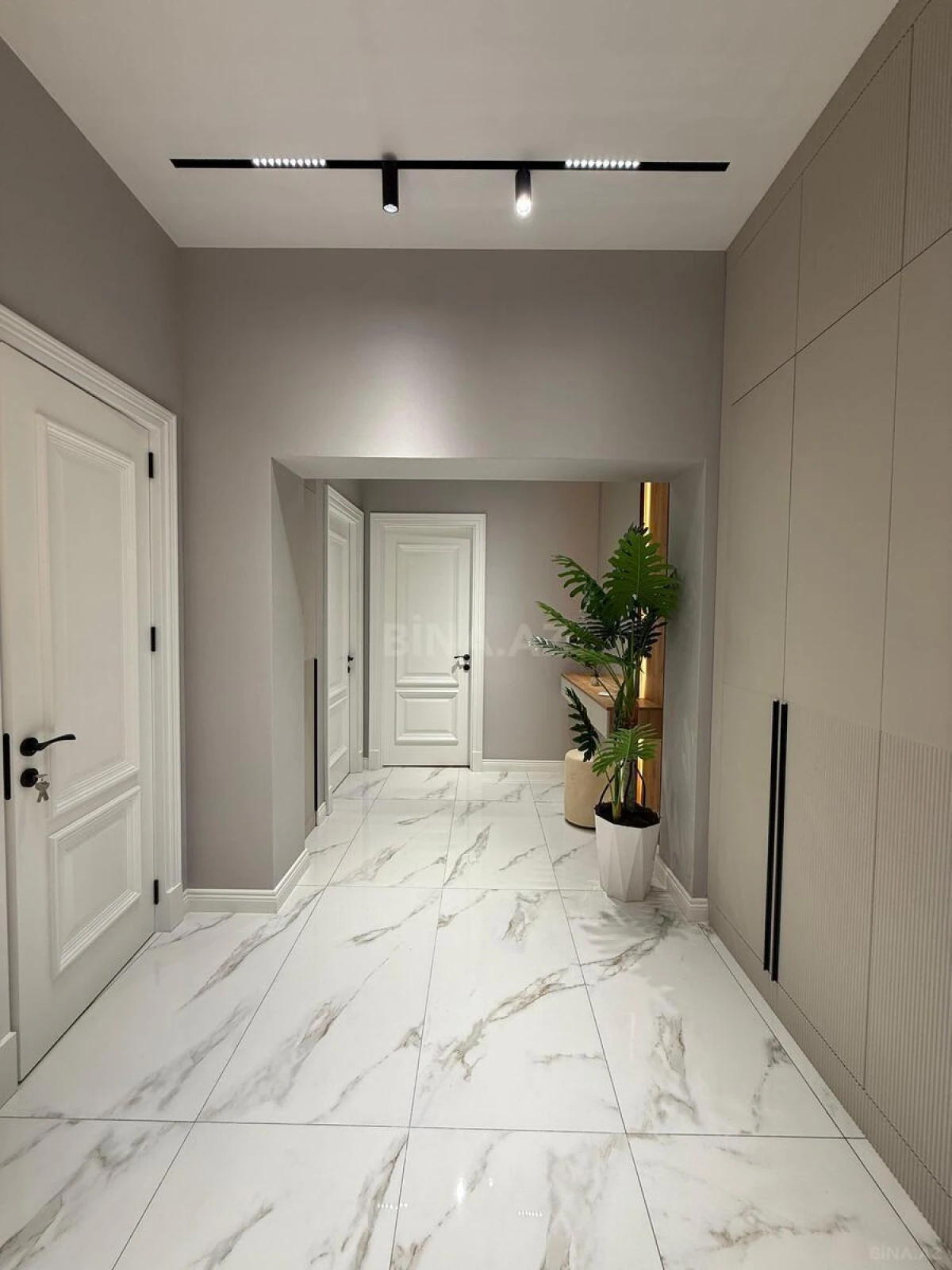 Satılır 2 otaqlı mənzil 68 m²