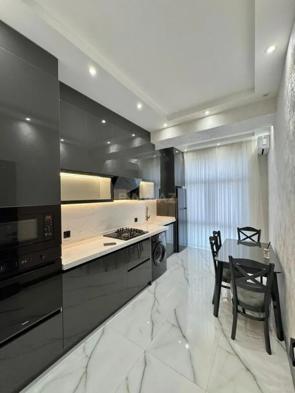 Satılır 3 otaqlı mənzil 108 m²