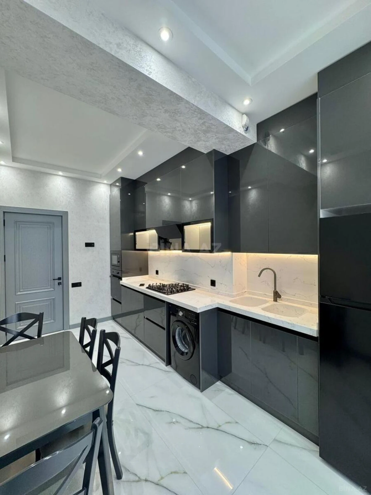 Satılır 3 otaqlı mənzil 108 m²