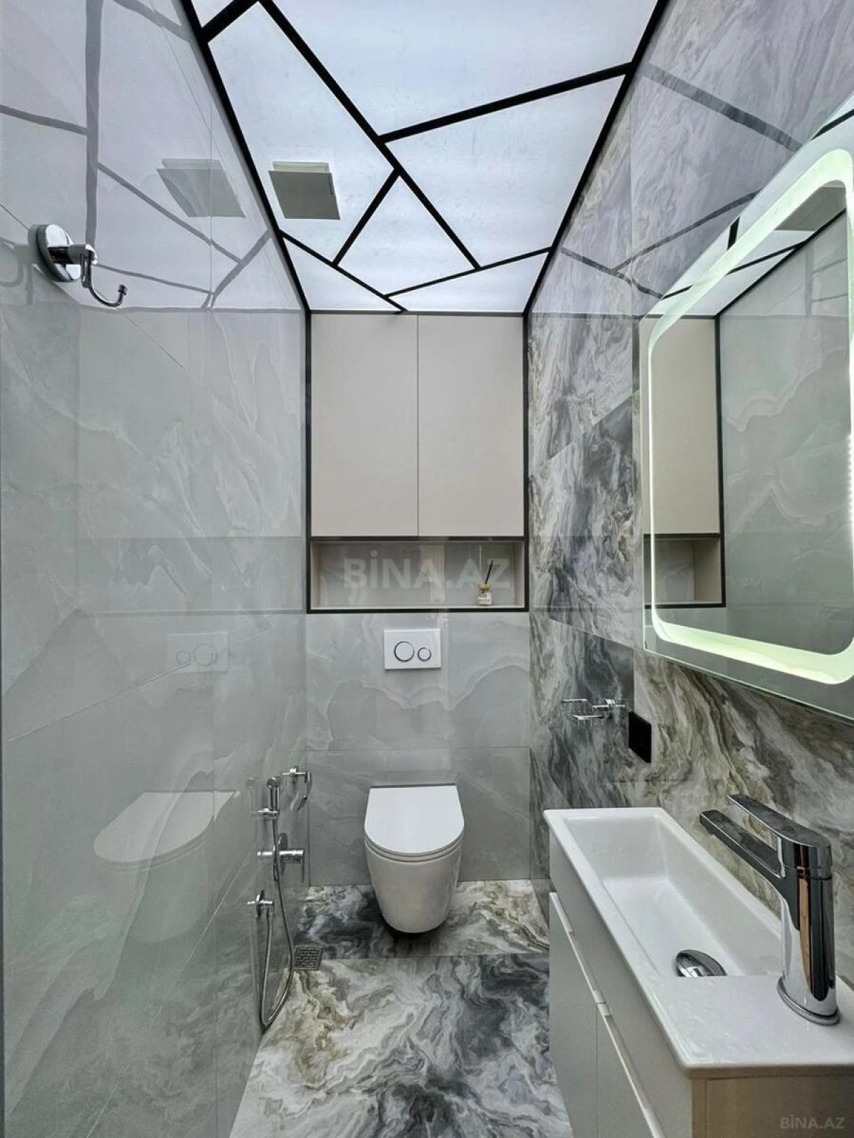 Satılır 3 otaqlı mənzil 108 m²