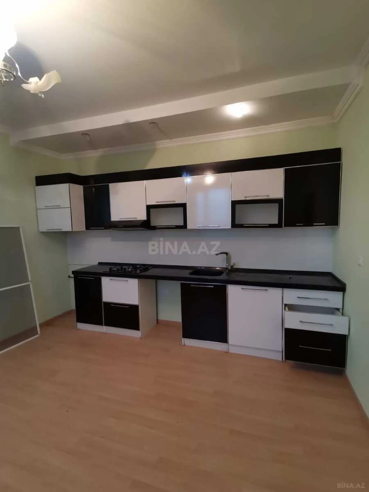 Satılır 6 otaqlı həyət evi 350 m²
