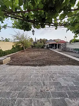 Satılır 6 otaqlı həyət evi 350 m²