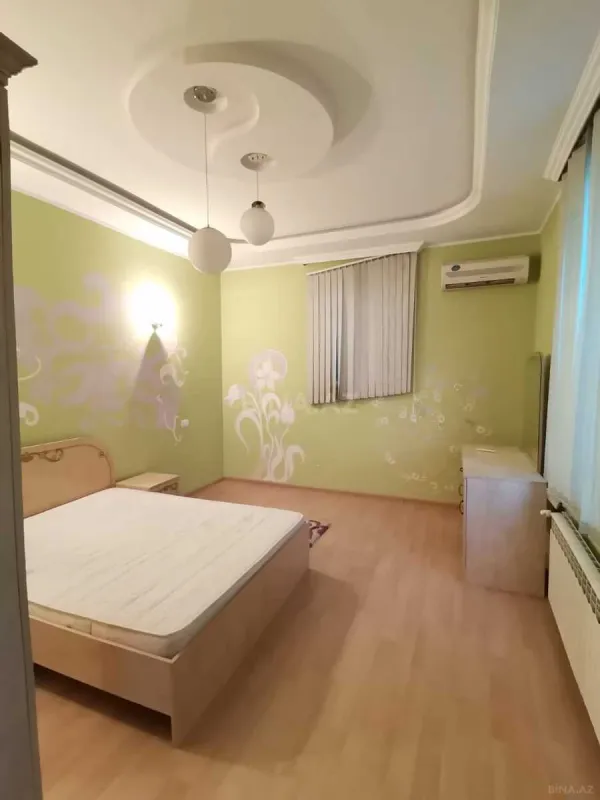 Satılır 6 otaqlı həyət evi 350 m²