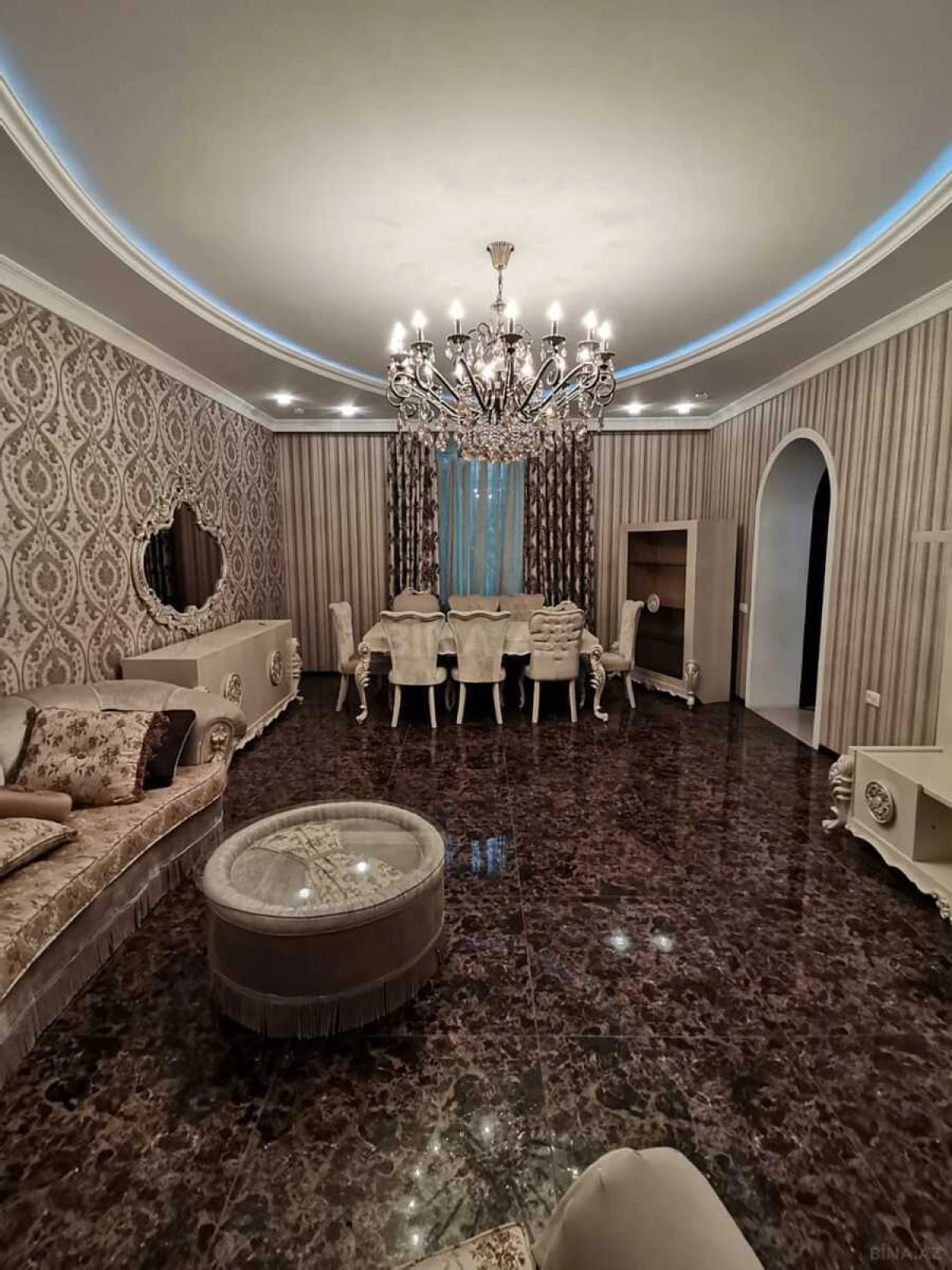 Satılır 6 otaqlı həyət evi 350 m²