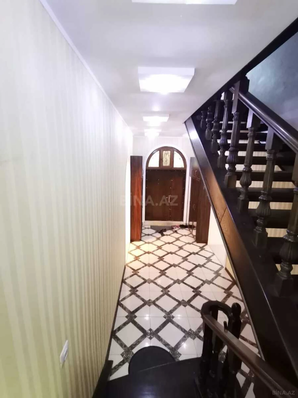 Satılır 6 otaqlı həyət evi 350 m²