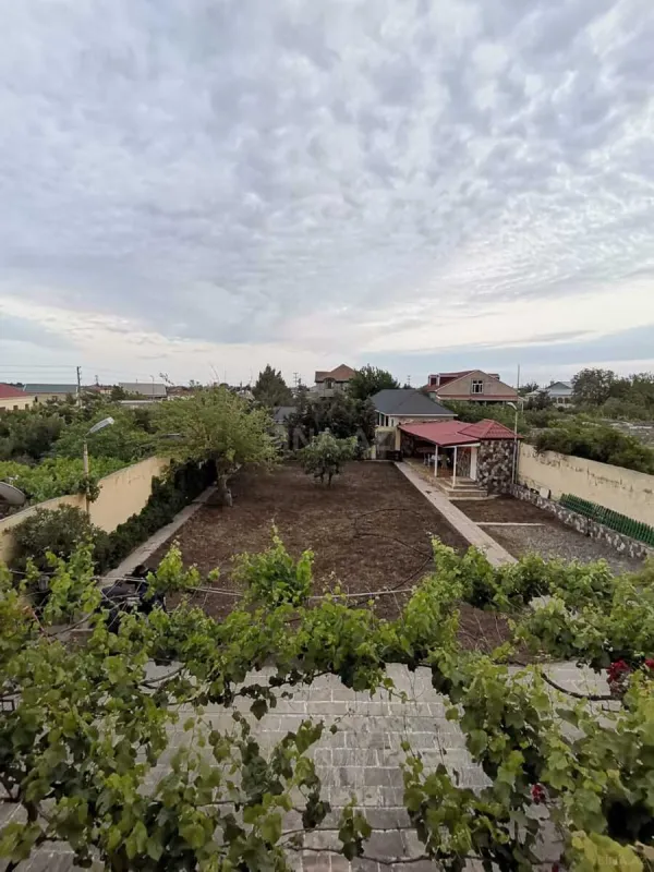 Satılır 6 otaqlı həyət evi 350 m²