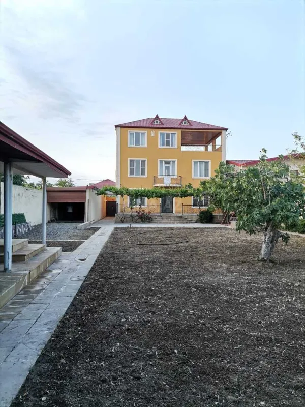 Satılır 6 otaqlı həyət evi 350 m²