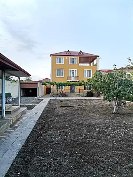 Satılır 6 otaqlı həyət evi 350 m²