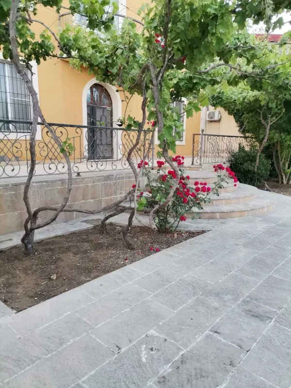 Satılır 6 otaqlı həyət evi 350 m²