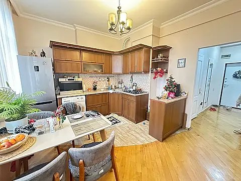 Satılır 2 otaqlı mənzil 78 m²