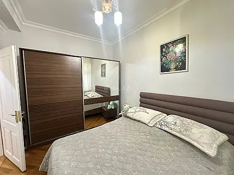 Satılır 2 otaqlı mənzil 78 m²