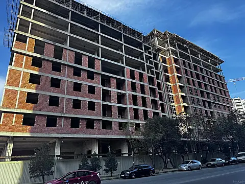 Satılır 3 otaqlı mənzil 114 m²