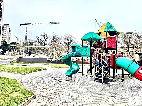 Satılır 3 otaqlı mənzil 114 m²