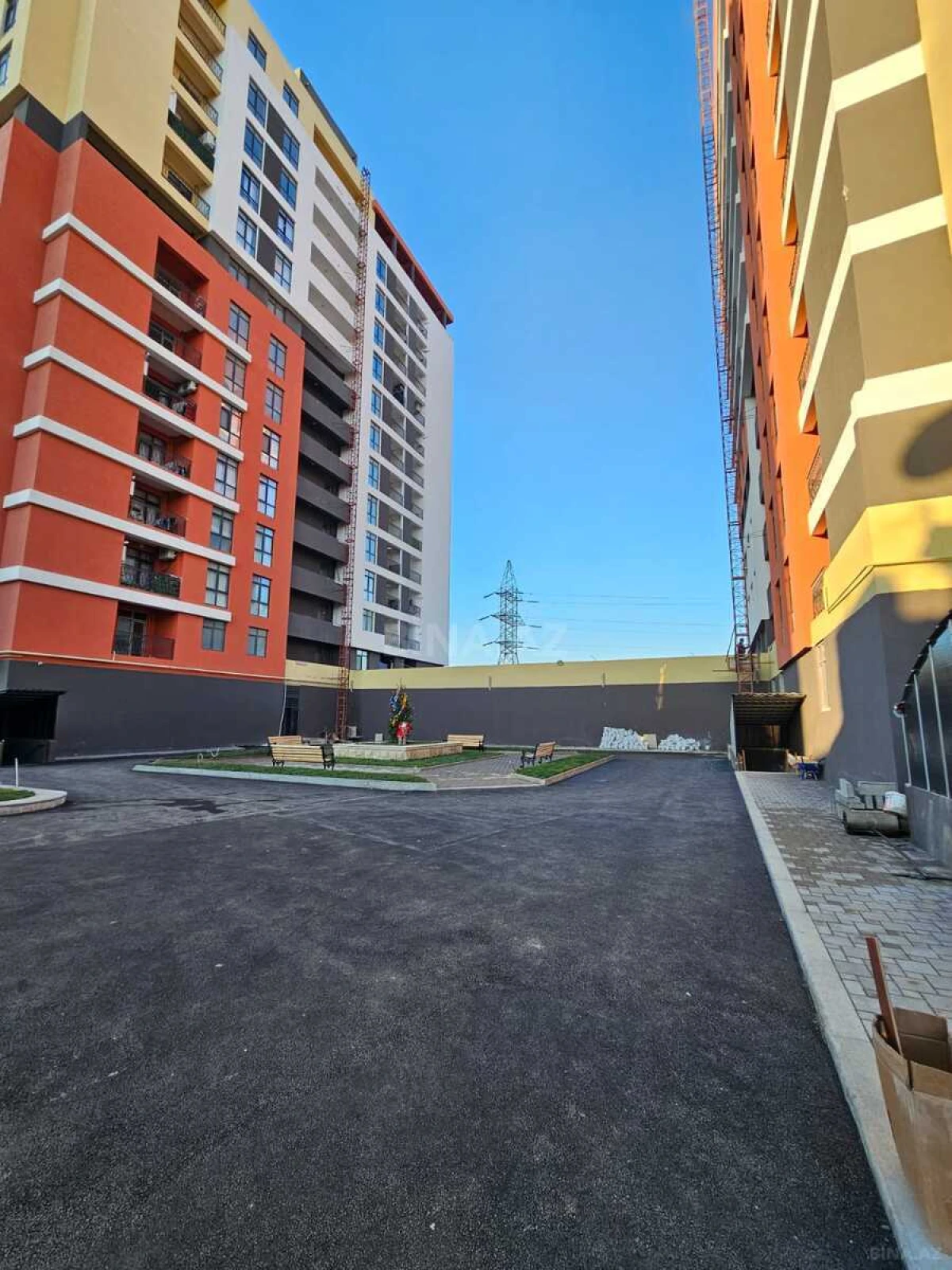 Satılır 3 otaqlı mənzil 114 m²