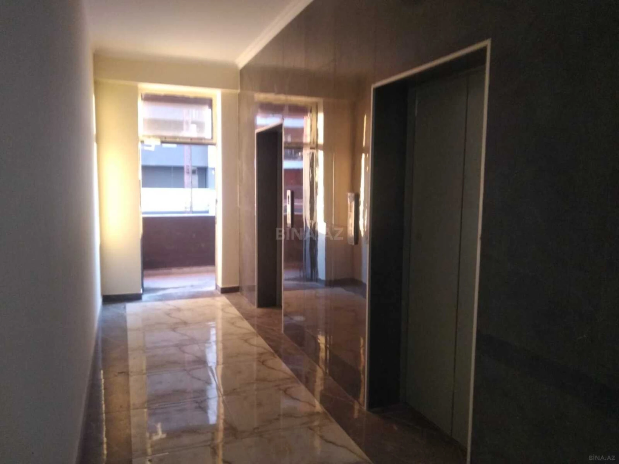 Satılır 3 otaqlı mənzil 157 m²