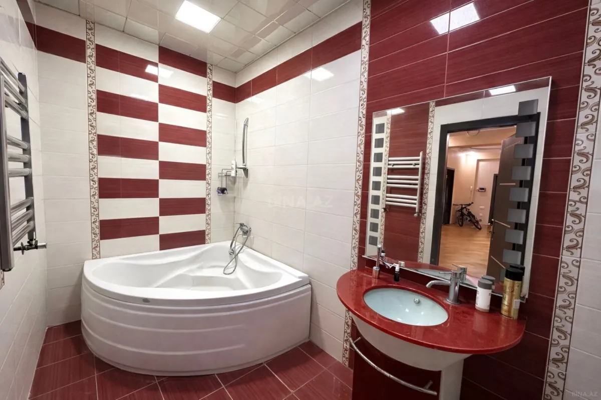 Satılır 3 otaqlı mənzil 125 m²