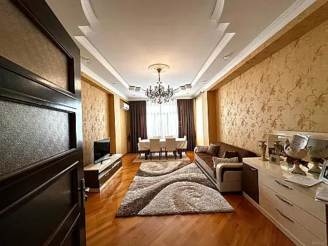 Satılır 3 otaqlı mənzil 125 m²