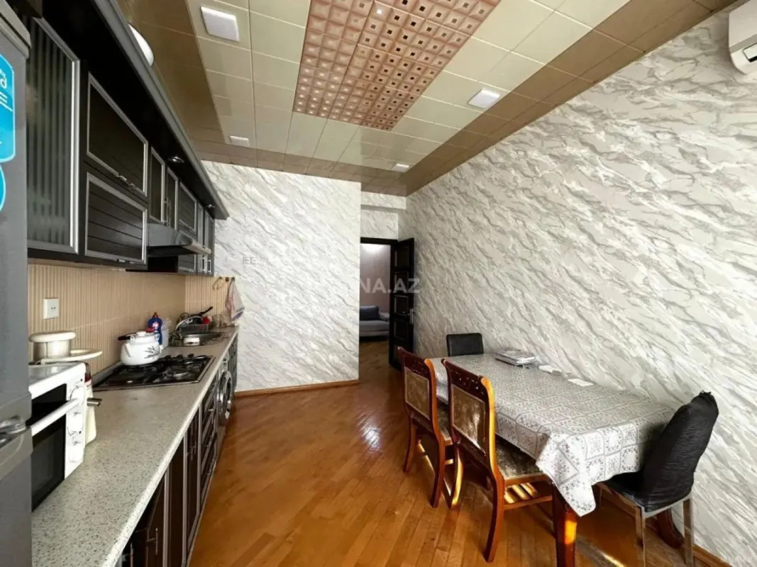 Satılır 3 otaqlı mənzil 125 m²