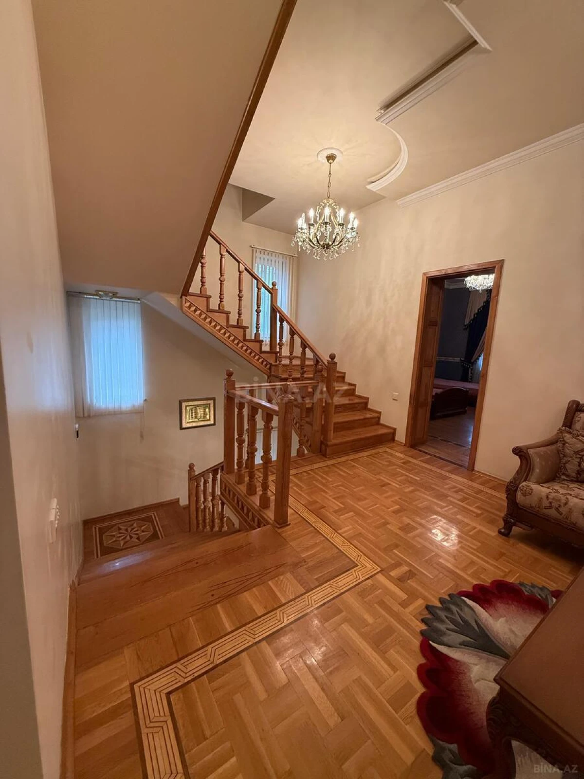 Kirayə verilir 11 otaqlı həyət evi 730 m²