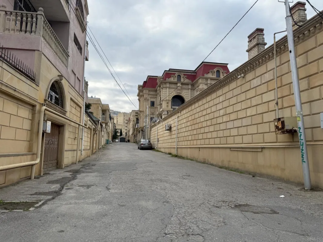 Kirayə verilir 11 otaqlı həyət evi 730 m²