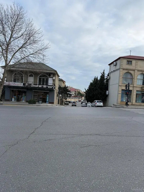 Kirayə verilir 11 otaqlı həyət evi 730 m²