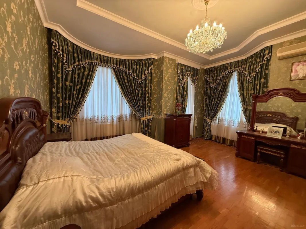 Kirayə verilir 11 otaqlı həyət evi 730 m²