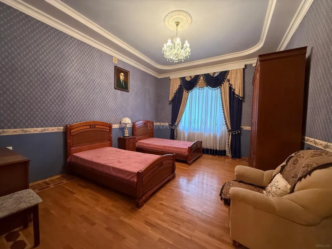 Kirayə verilir 11 otaqlı həyət evi 730 m²