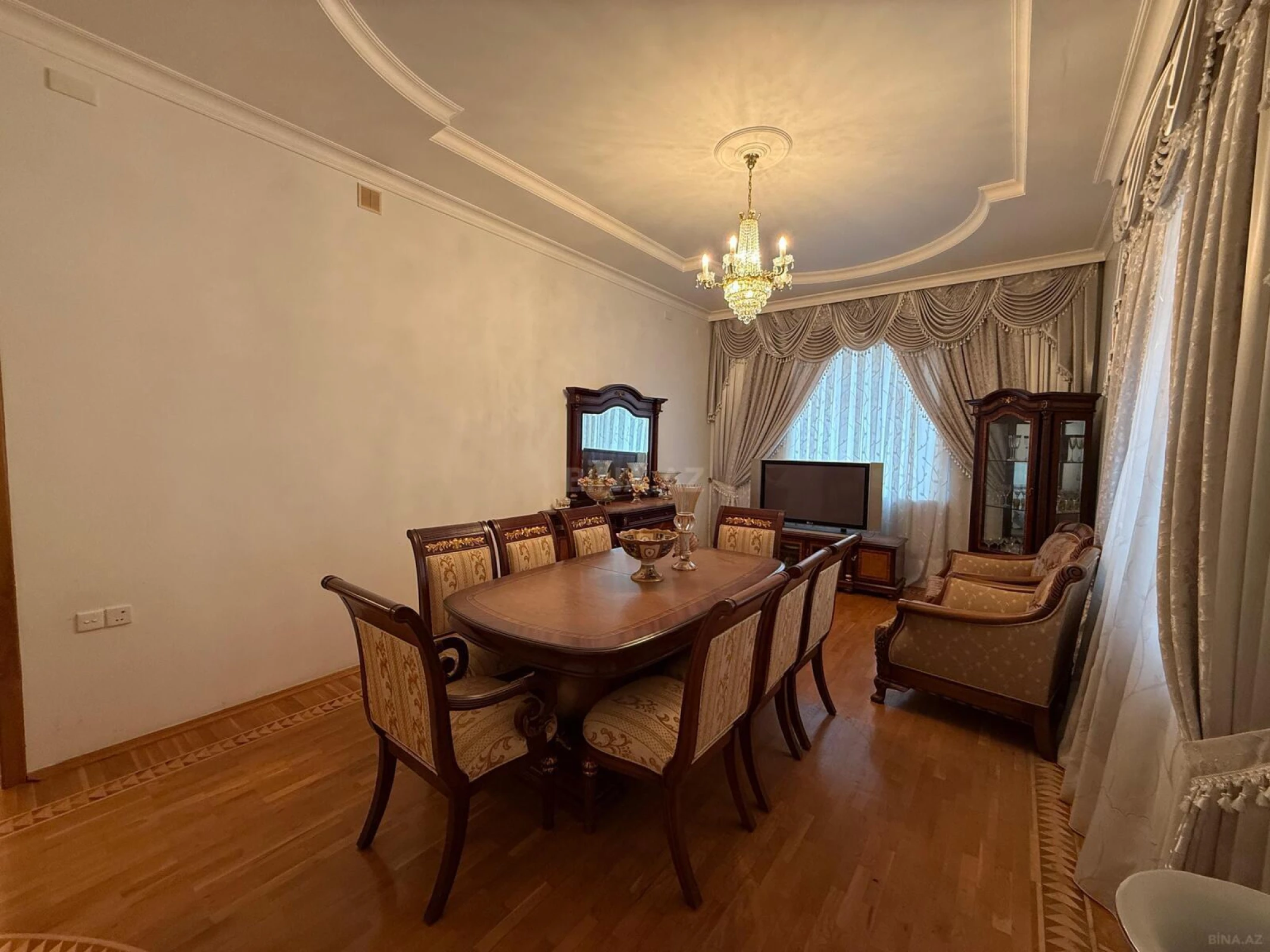 Kirayə verilir 11 otaqlı həyət evi 730 m²