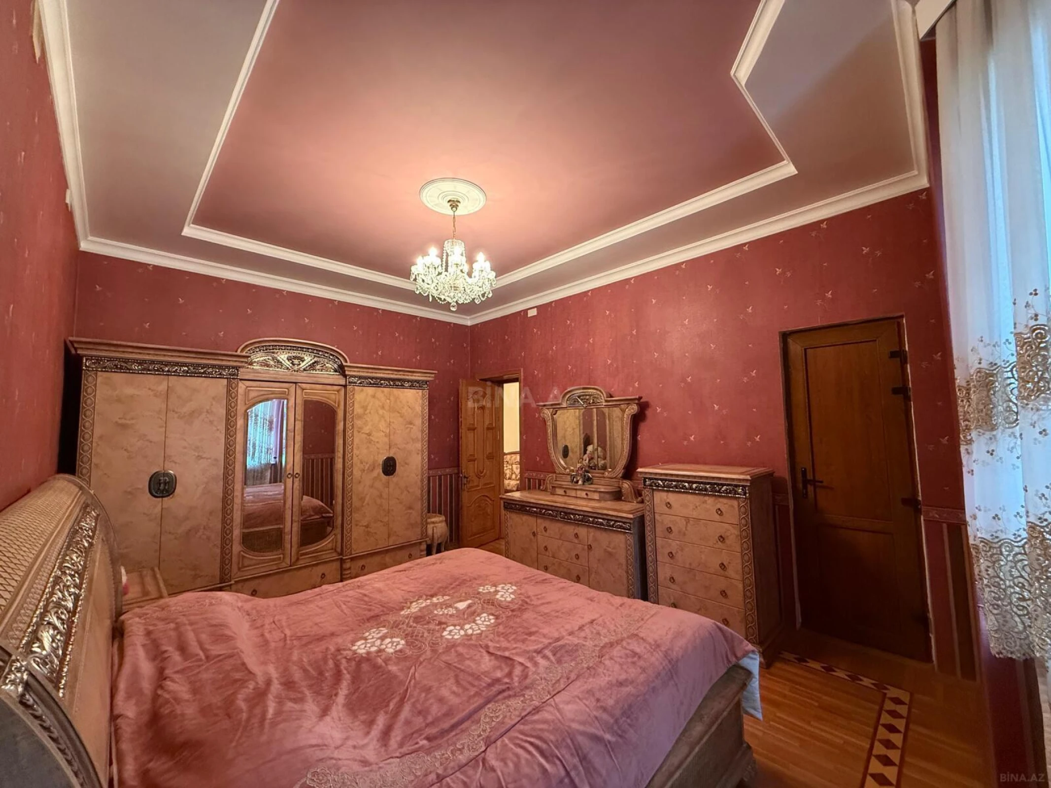 Kirayə verilir 11 otaqlı həyət evi 730 m²