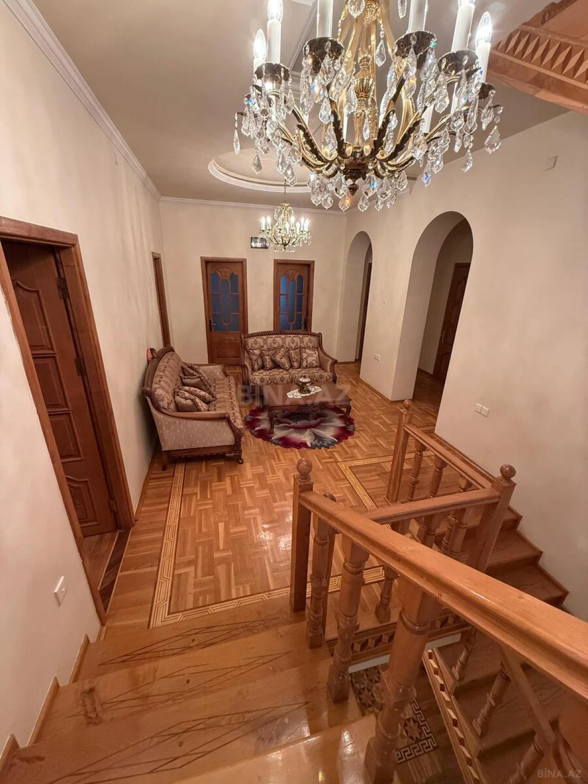 Kirayə verilir 11 otaqlı həyət evi 730 m²