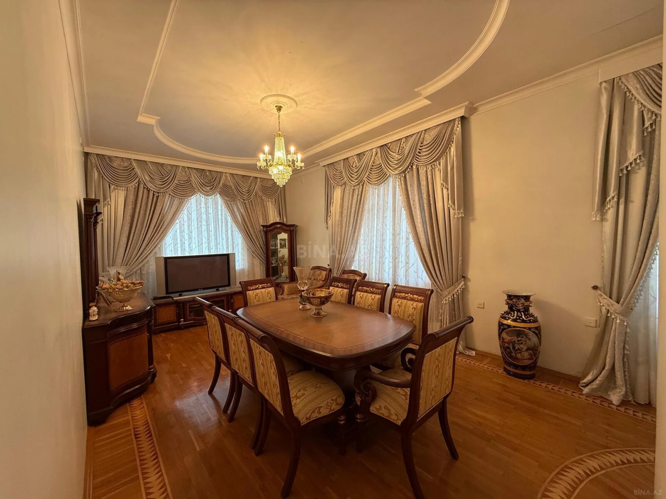 Kirayə verilir 11 otaqlı həyət evi 730 m²