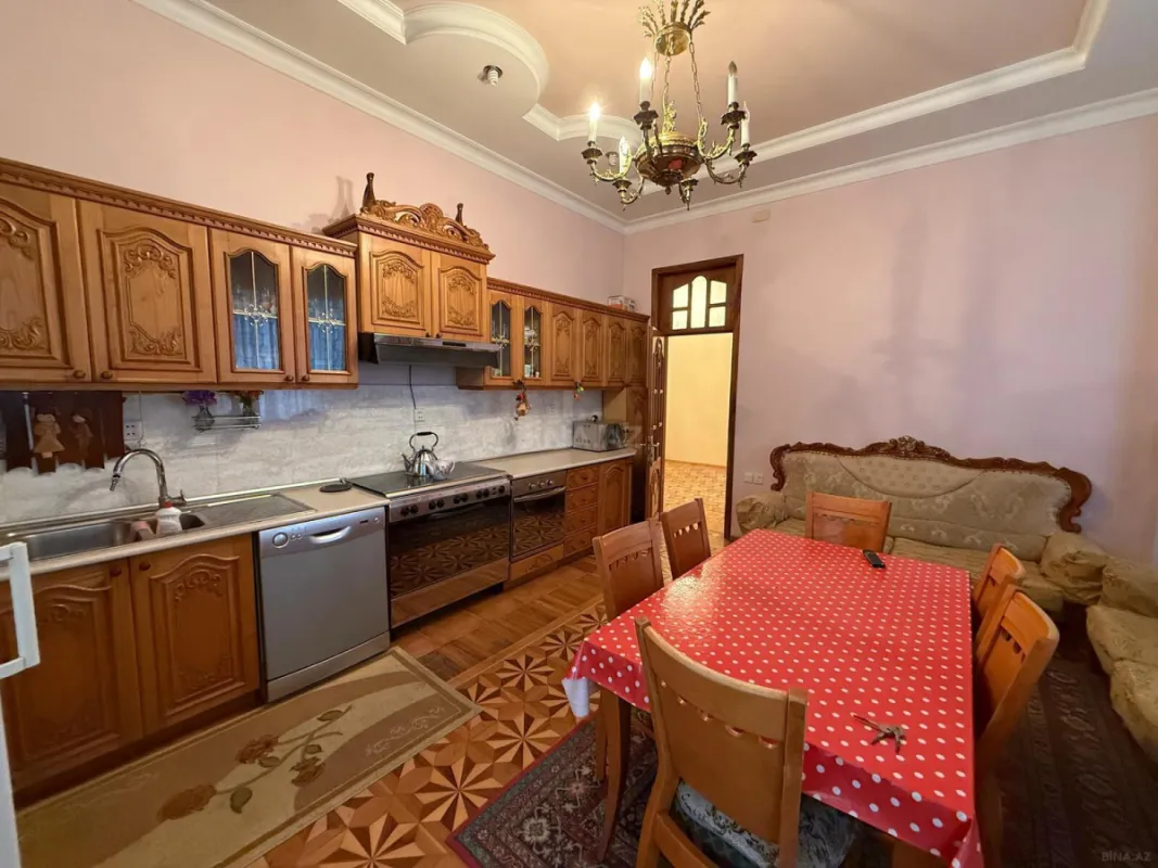 Kirayə verilir 11 otaqlı həyət evi 730 m²